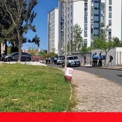 Monta em moto de amigo e morre após despiste em Almada