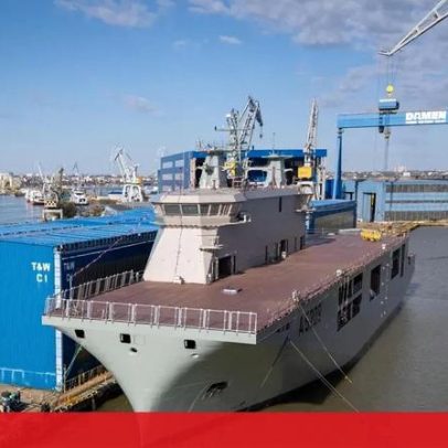 Porta-drones da Marinha pela primeira vez a flutuar