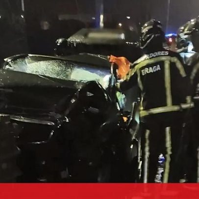 Condutor colide com separador de betão e fica gravemente ferido