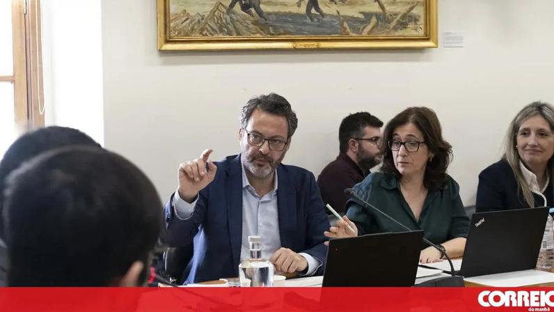 PS diz que Governo pode alterar leis laborais ou encerrar negociações