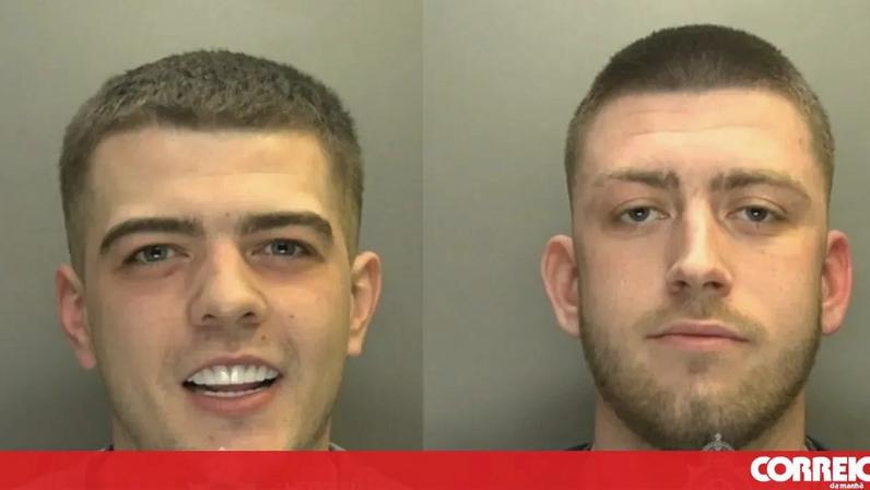 Envia foto do novo sorriso ao amigo e acaba detido