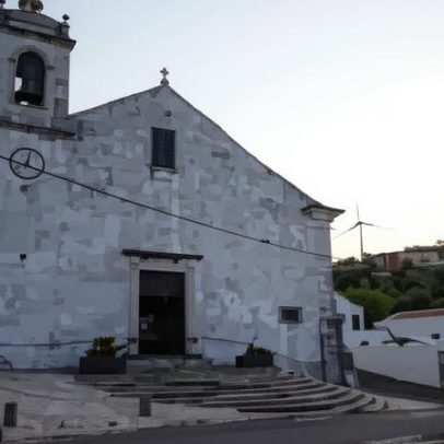 Bispo inicia a recuperação da Igreja de São Pedro de Almargem