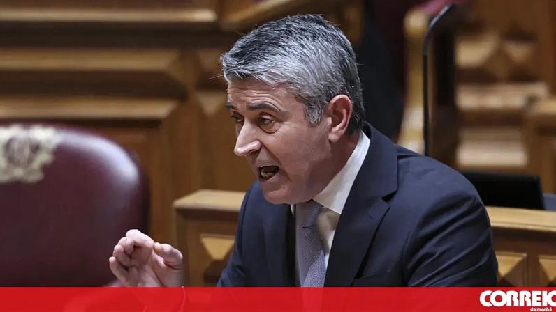 Líder do PS afirma que apoios diretos à viticultura ficam em risco no próximo quadro