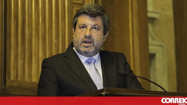 Diretor de Cirurgia do Hospital de Santo António propõe comissão por horas extra