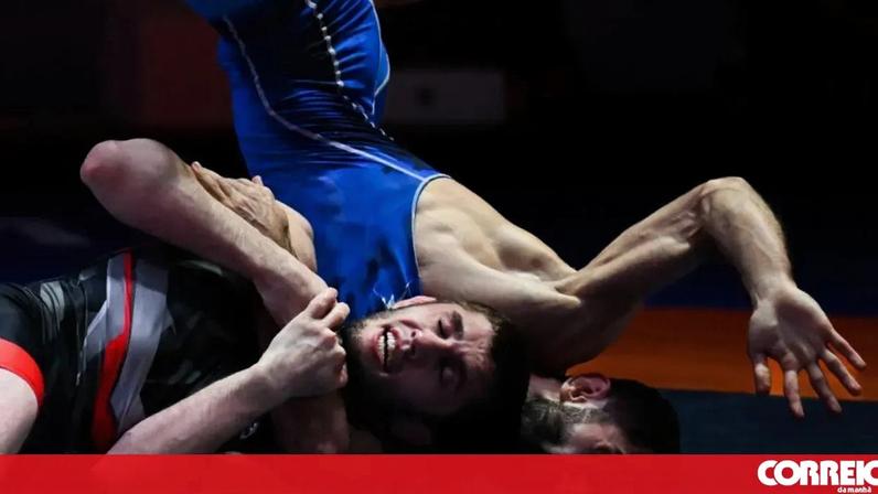 Omer Halis Recep enfrenta Emin Narimanovtich Sefershaev na semifinal da categoria de 55 kg de luta greco-romana masculina