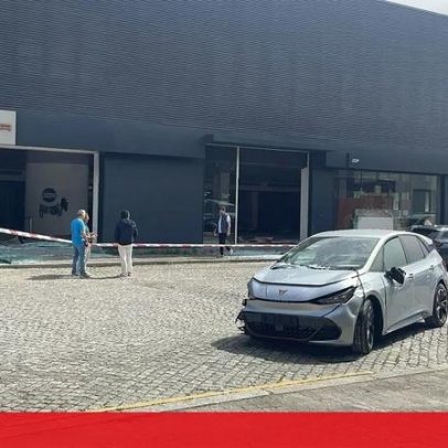 Assaltantes partem montra de stand e roubam carro no Porto