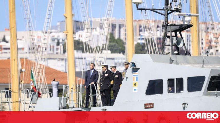 Seguro chega de lancha ao Alfeite para primeira visita à Marinha