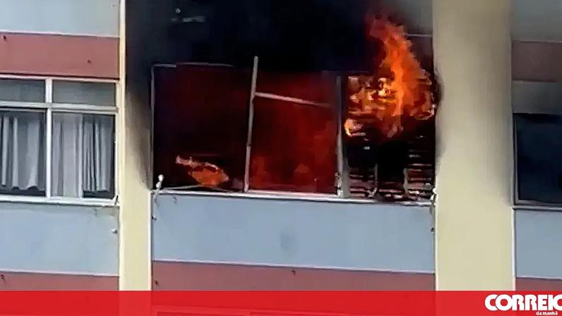 Incêndio em prédio na Amadora deixa várias pessoas assistidas