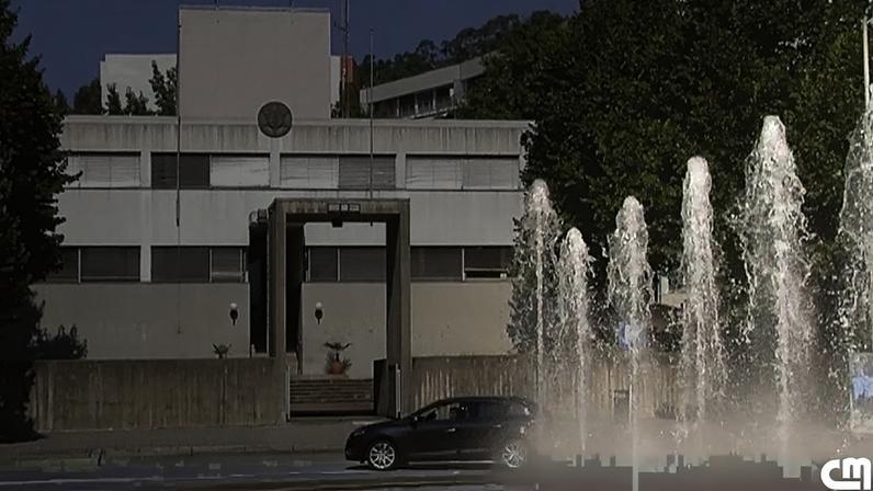 Jovem agride e ameaça várias pessoas no centro de Guimarães
