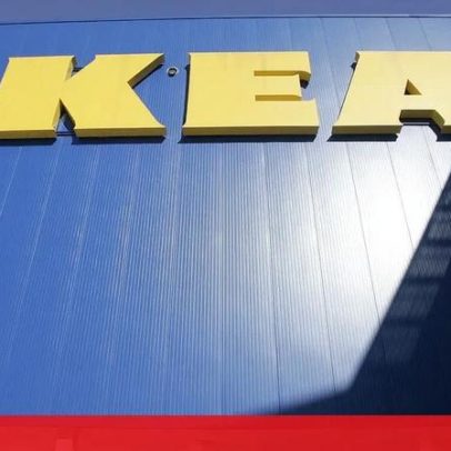 Grupo de mulheres assalta IKEA e leva Porsche