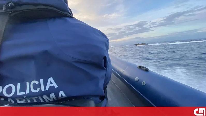 Buscas pelo jovem desaparecido na praia da Costa de Caparica suspensas