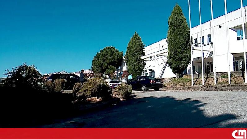 Homem detido por violência doméstica e ameaças à mãe terá julgamento