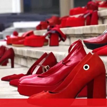 Homenagem com sapatos vermelhos a vítimas de violência doméstica na Roménia