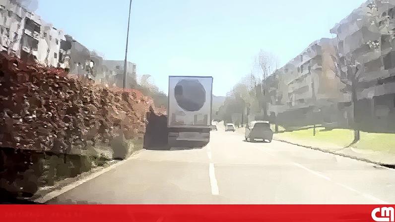Condutor de camião identificado após abalroar carro em Braga