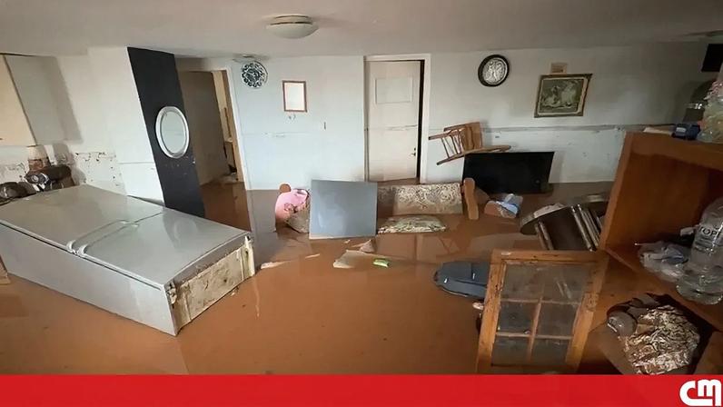 Chuva intensa provoca inundações em habitações em Atenas