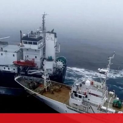 Imagens aéreas mostram colisão entre ativistas e barco de pesca na Antártica