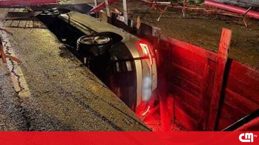 Condutora não viu obras na estrada e carro caiu em buraco em Albergaria-a-Velha