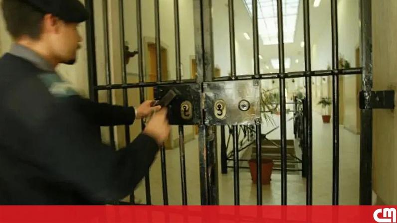 Sobrelotação volta às prisões portuguesas após seis anos