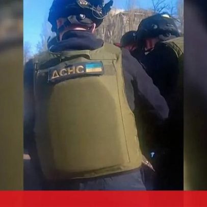 Imagens mostram socorro após ataque de drone russo a autocarro na Ucrânia