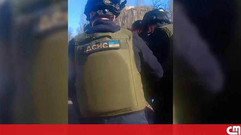 Imagens mostram socorro após ataque de drone russo a autocarro na Ucrânia