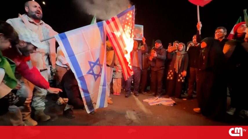 Bandeiras dos EUA e de Israel queimadas em Teerão após cessar-fogo