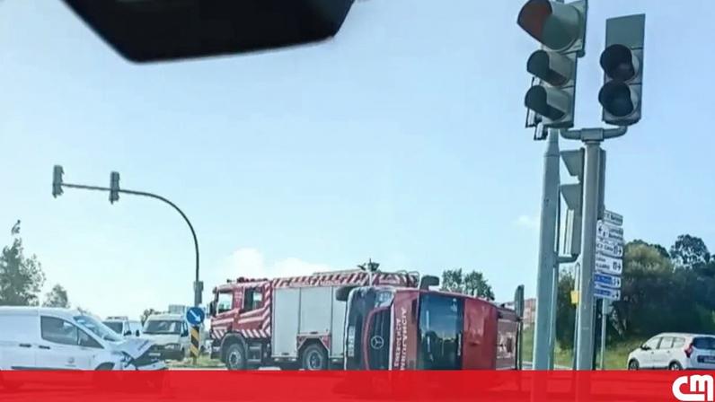 Três feridos em colisão entre carrinha e ambulância no Barreiro
