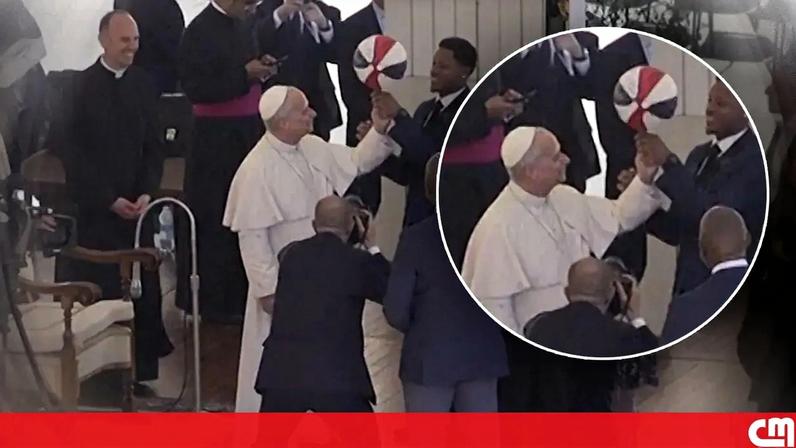 Harlem Globetrotters ensinam o Papa a girar a bola na ponta do dedo