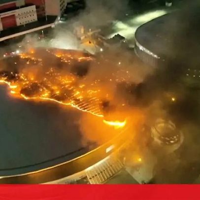 Incêndio atinge e destrói parte da cobertura do velódromo do Parque Olímpico do Rio