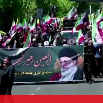 Iranianos assinalam 40 dias da morte de Ali Khamenei com marcha em Teerão
