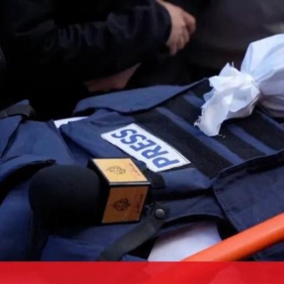 Palestinianos despedem-se de jornalista morto em ataque israelita a Gaza