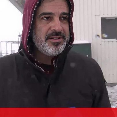 Visitantes surpreendidos pela queda de neve na Serra da Estrela