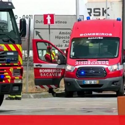 Incêndio deflagra numa fábrica em Santa Iria de Azóia