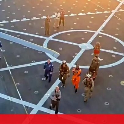 Astronautas da Artemis II demonstram boa disposição a bordo de navio da Marinha