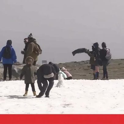 Turistas queimam cartuxos na Serra da Estrela, quatro meses após nevões