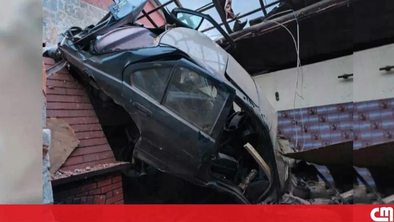 Imagem do carro após o despiste.