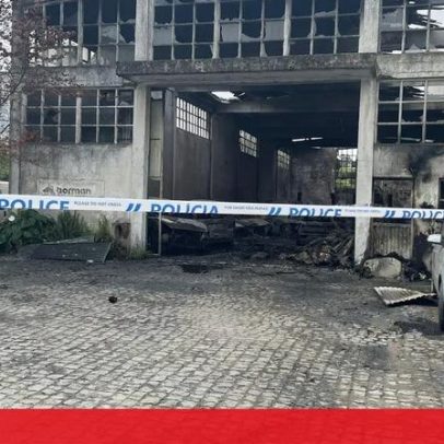 Mais de uma dezena de carros destruídos por incêndio em oficina na Maia