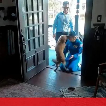 Christina Koch reencontra cadela no regresso a casa