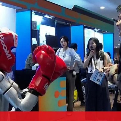Hong Kong: robôs humanoides lutam, dançam e ensinam em feira tecnológica