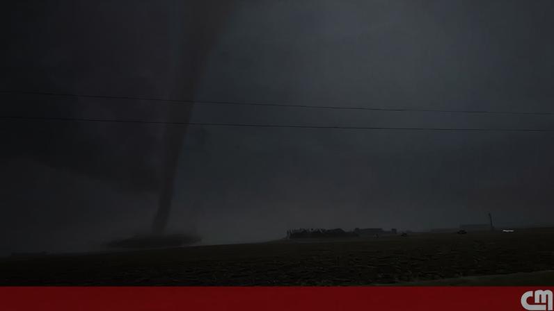 Imagem de tornado a atingir o sul do Minnesota durante tempestade severa.