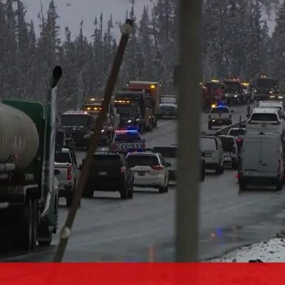 Colisão em cadeia envolvendo cerca de 70 veículos deixa oito feridos nos EUA