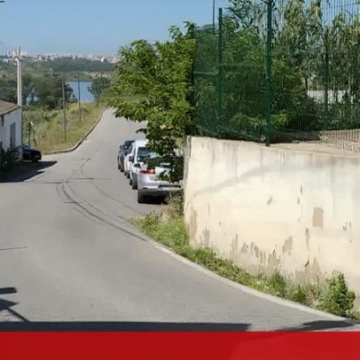 Homem usa navalha para cortar cabelo a mulher na via pública no Barreiro