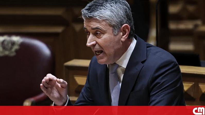Portugueses preferem José Luís Carneiro para primeiro-ministro