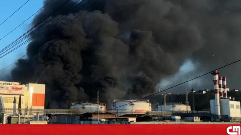 Nuvem de fumo gigante em refinaria russa após ataque com drones