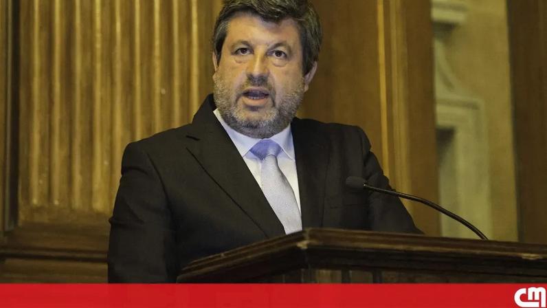 Diretor de Cirurgia do Hospital de Santo António propõe a sua própria comissão