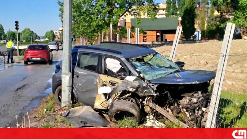 Despiste aparatoso deixa um ferido e corta circulação na variante do Fojo