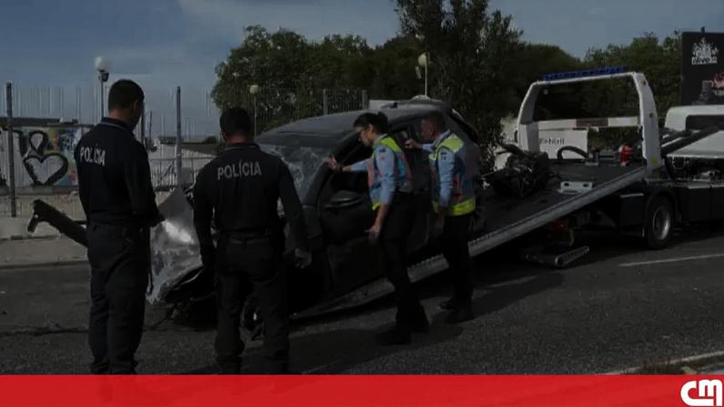 Acidente na Avenida Marginal deixa três feridos graves