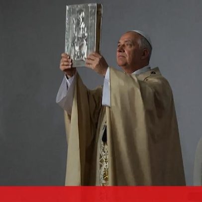 Papa Leão XIV celebra missa com 100 mil fiéis em Angola