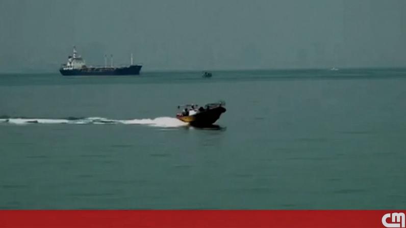 Imagens mostram navios no Estreito de Ormuz