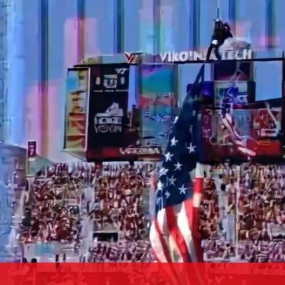 Paraquedista fica preso no placar durante jogo da Virginia Tech