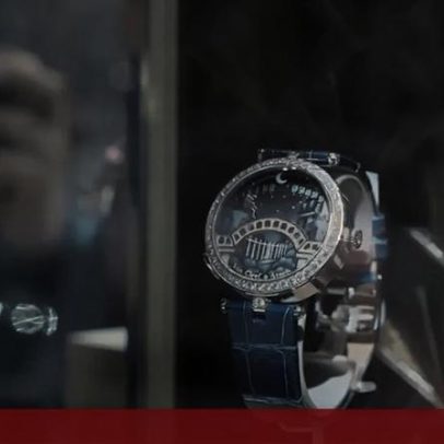 Grupo empunha arma para roubar relógios de alto valor